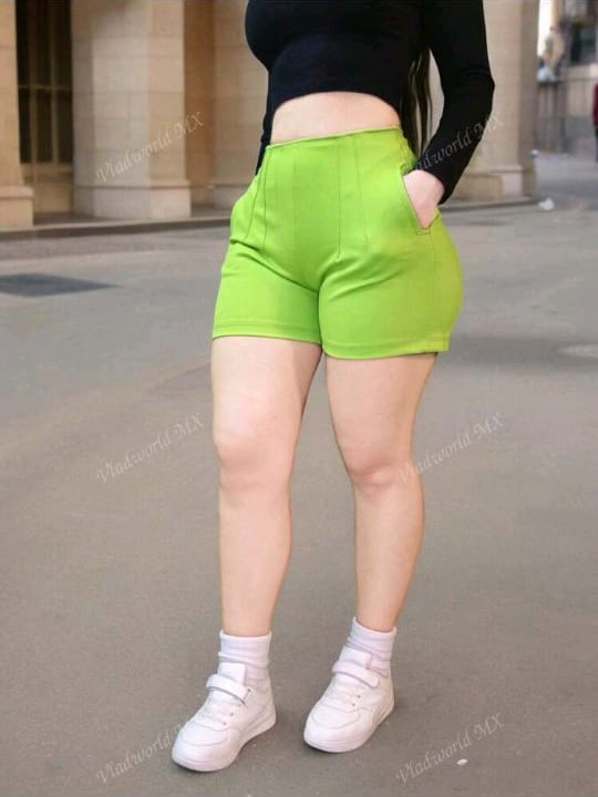 SHORT COLOR VERDE PASTO TALLA GRANDE